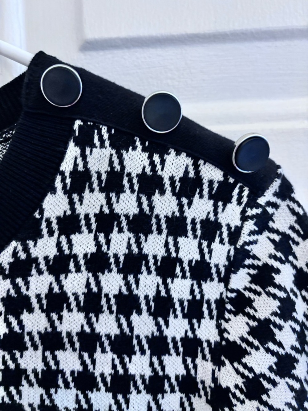 Ann Taylor Black & White Houndstooth Scoop Neck Short Sleeve Sweater - Picture 6 of 7